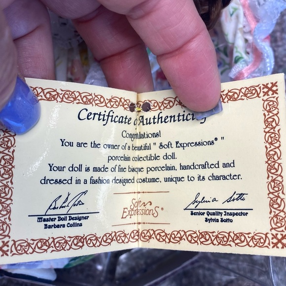 Soft Expressions Animated Wind Up Bisque Porcelain Musical Doll Brown Hair/Eyes - Picture 8 of 13